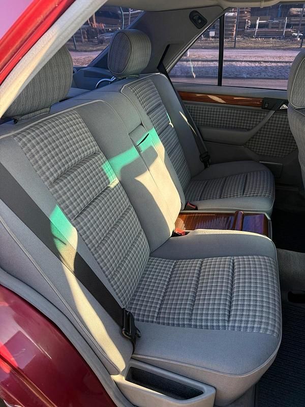 Gebraucht Mercedes 230 Sportline 136 PS (100 kW) 1991 Limousine