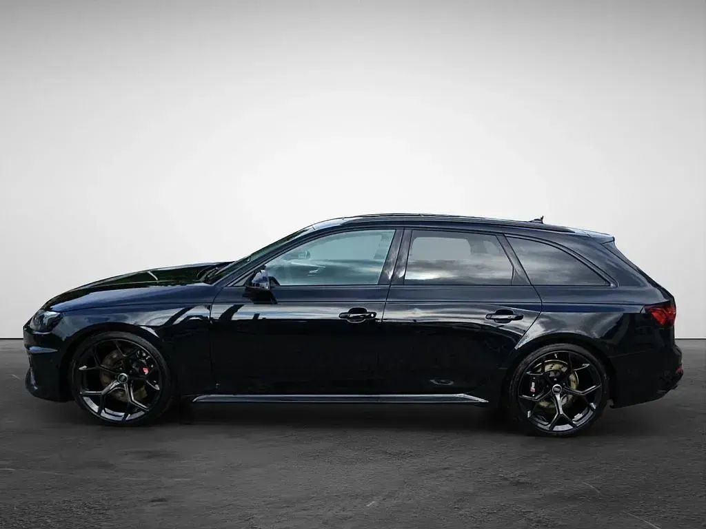 Gebraucht Audi RS4 Ambiente 450 PS (330 kW) 2024 Mythosschwarz metallic Kombi