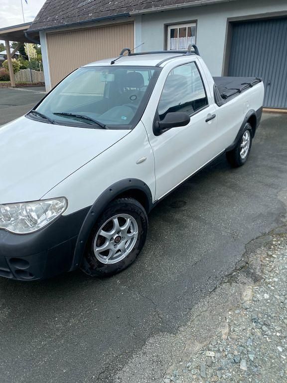 Weiß Gebraucht 2009 Fiat Strada SUV | 7.900 € - Bild 1/4