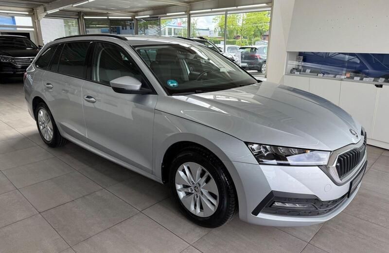Silber Gebraucht 2021 Skoda Octavia Ambition Kombi | 16.390 € (Guter Preis) - Bild 1/4