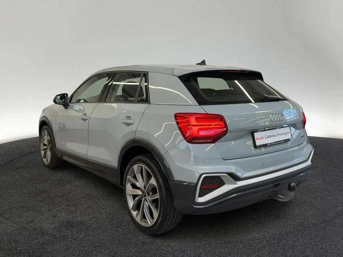 Gebraucht Audi Q2 Ambiente 190 PS (139 kW) 2022 Pfeilgrau perleffekt SUV