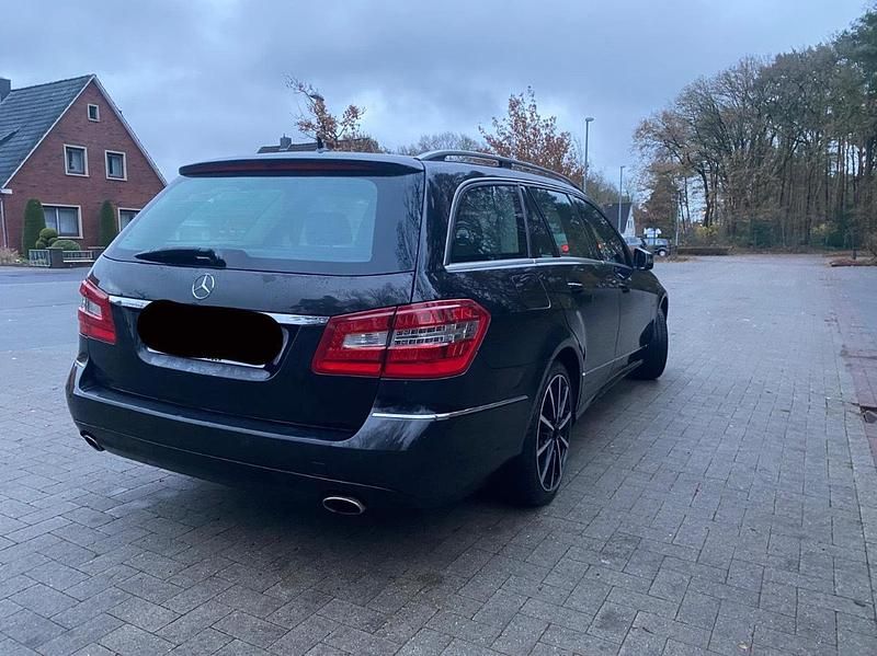 Gebraucht Mercedes E350 231 PS (169 kW) 2011 Schwarz Kombi
