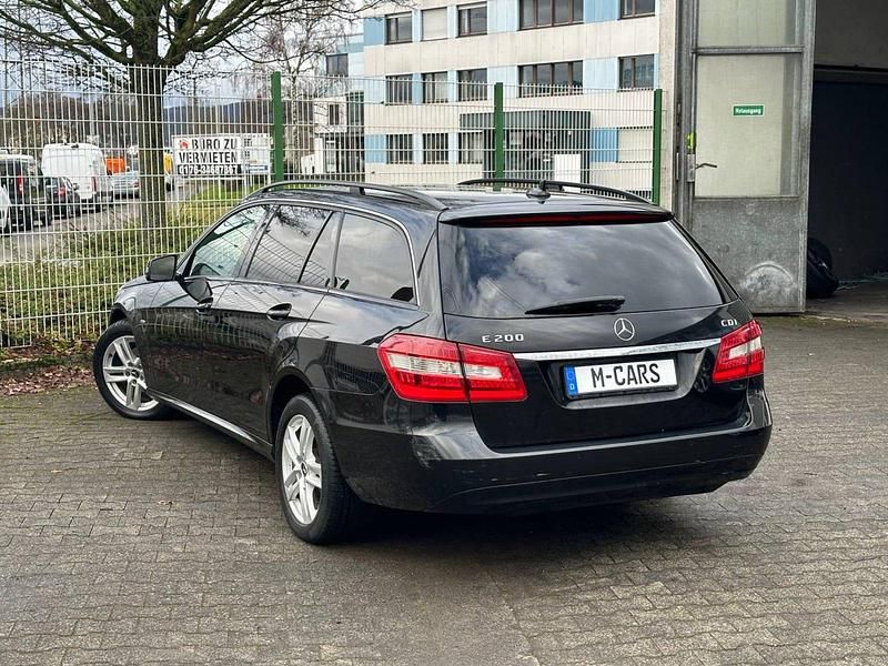 Gebraucht Mercedes E200 135 PS (99 kW) 2011 Schwarz Kombi