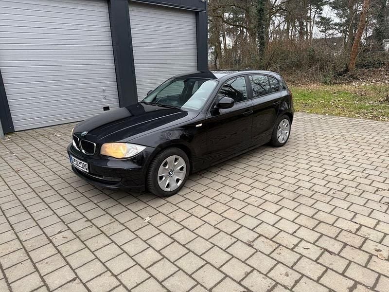 Gebraucht BMW 116 122 PS (89 kW) 2011 Schwarz Kleinwagen
