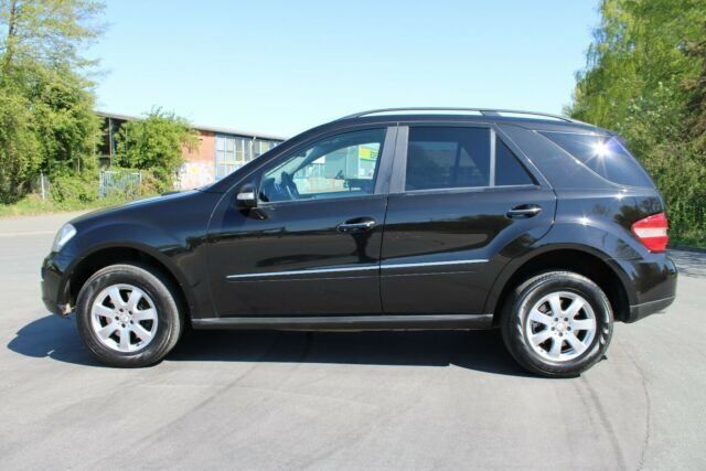 Gebraucht Mercedes ML280 190 PS (139 kW) 2007 Schwarz metallic SUV