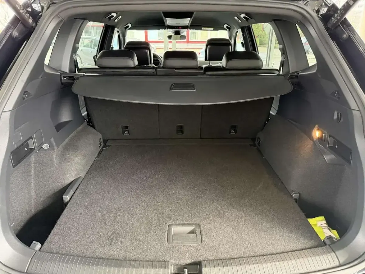 Gebraucht VW Tiguan Allspace R-line 200 PS (147 kW) 2021 Deep black perleffekt SUV