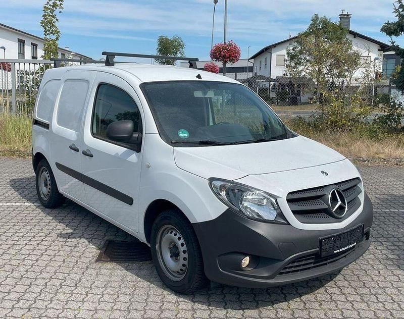 Weiß Gebraucht 2020 Mercedes Citan 109 Van / Kleinbus | 10.980 € (Guter Preis) - Bild 1/4