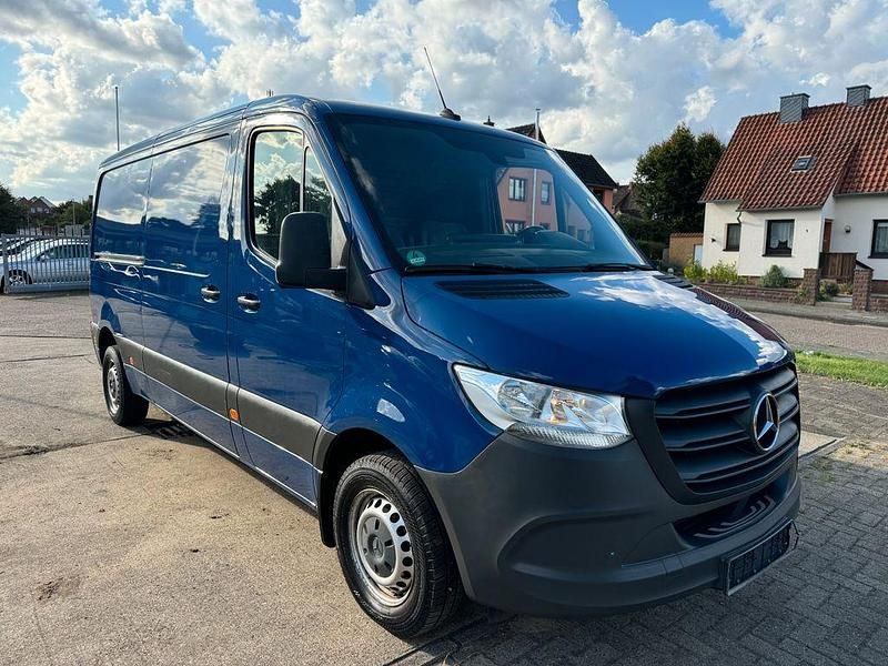 Blau Gebraucht 2018 Mercedes Sprinter Van | 17.900 € - Bild 1/4