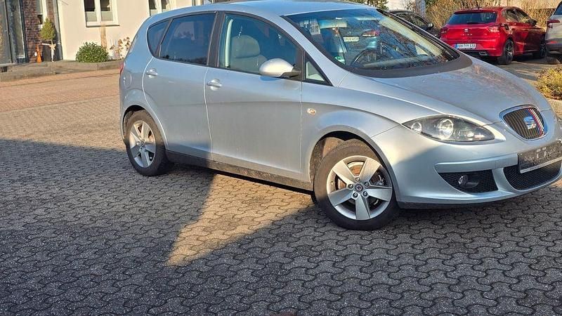 Silber Gebraucht 2005 Seat Altea Stylance Limousine | 3.300 € (Teuer) - Bild 1/4