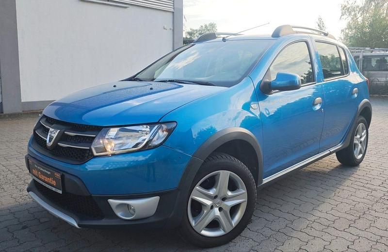 Blau Gebraucht 2013 Dacia Sandero Stepway Kleinwagen | 4.999 € (Fairer Preis) - Bild 1/4