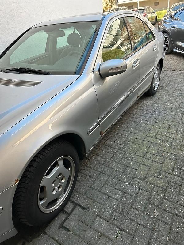 Gebraucht Mercedes C180 143 PS (105 kW) 2004 Silber Limousine