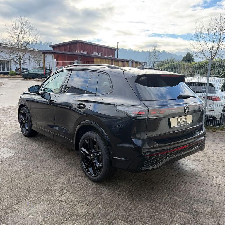 Gebraucht VW Tiguan R-line 150 PS (110 kW) 2025 Schwarz SUV