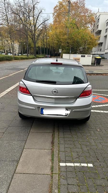 Grau Gebraucht 2006 Opel Astra Kleinwagen | 3.400 € - Bild 1/4