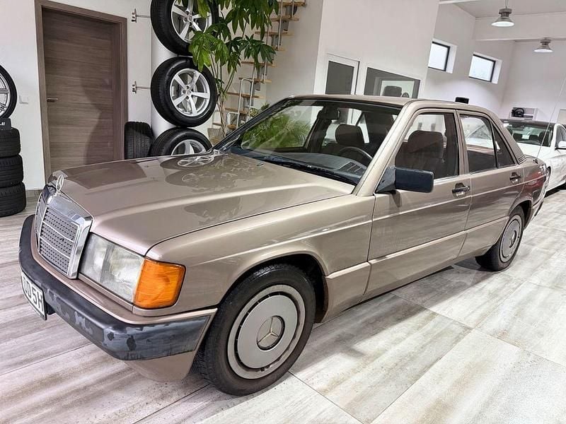 Gebraucht Mercedes 190 118 PS (86 kW) 1990 Gold Limousine