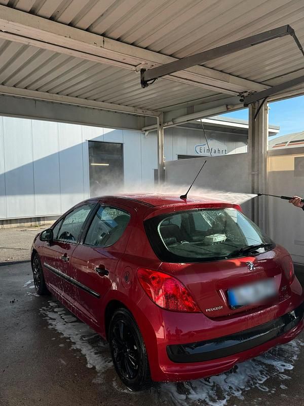 Rot Gebraucht 2007 Peugeot 207 Kleinwagen | 850 € (Guter Preis) - Bild 1/4