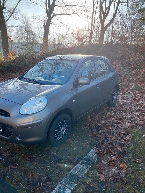 Silber Gebraucht 2013 Nissan Micra Limousine | 2.990 € (Fairer Preis) - Bild 1/4