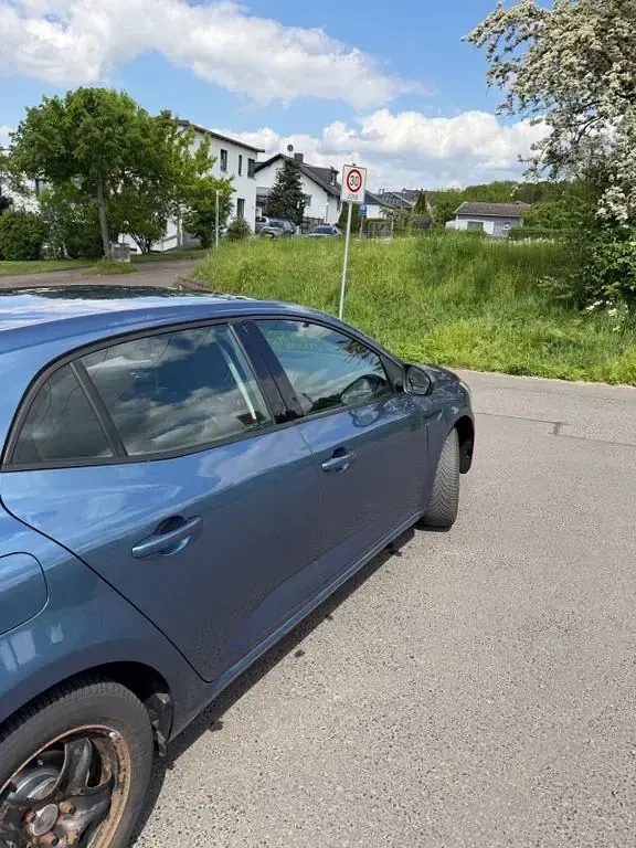 Gebraucht Renault Mégane Experience 101 PS (74 kW) 2016 Blau Limousine
