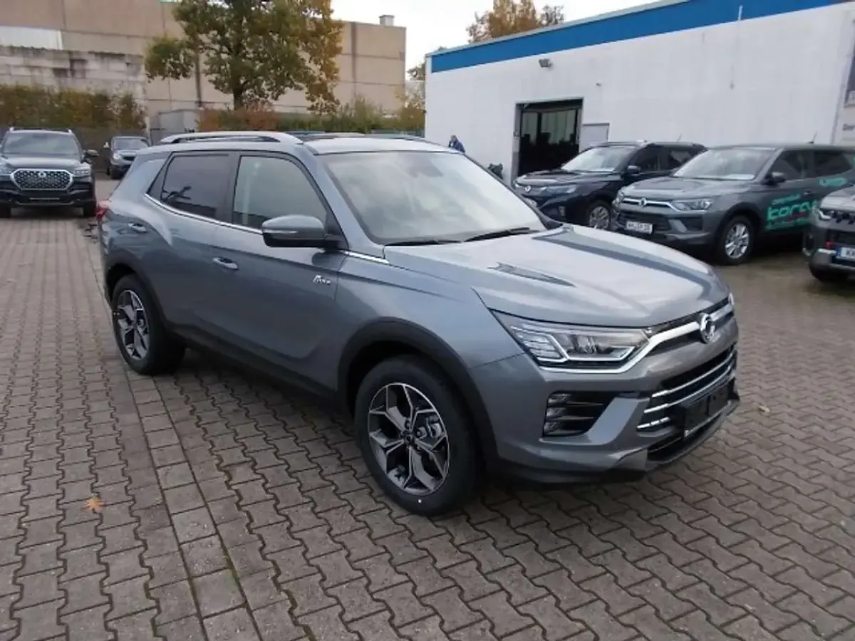 Neu SsangYong Korando Quartz 163 PS (119 kW) 2025 Grau SUV