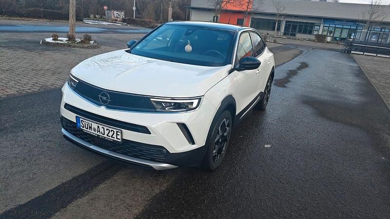 Weiß Gebraucht 2021 Opel Mokka-e Ultimate SUV | 14.990 € (Fairer Preis) - Bild 1/4
