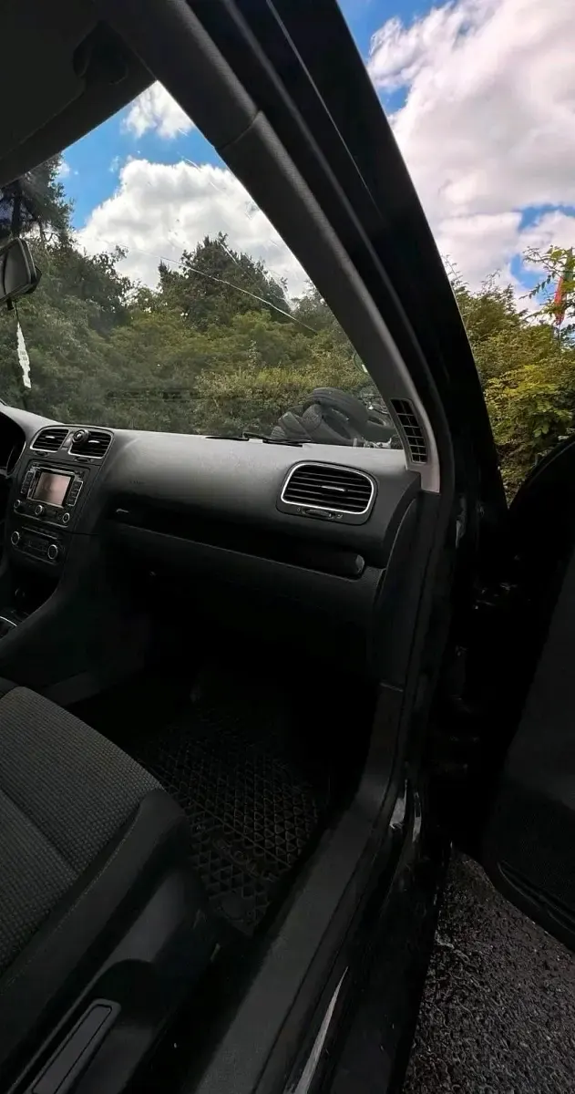 Gebraucht VW Golf VI 140 PS (102 kW) 2010 Schwarz Kleinwagen