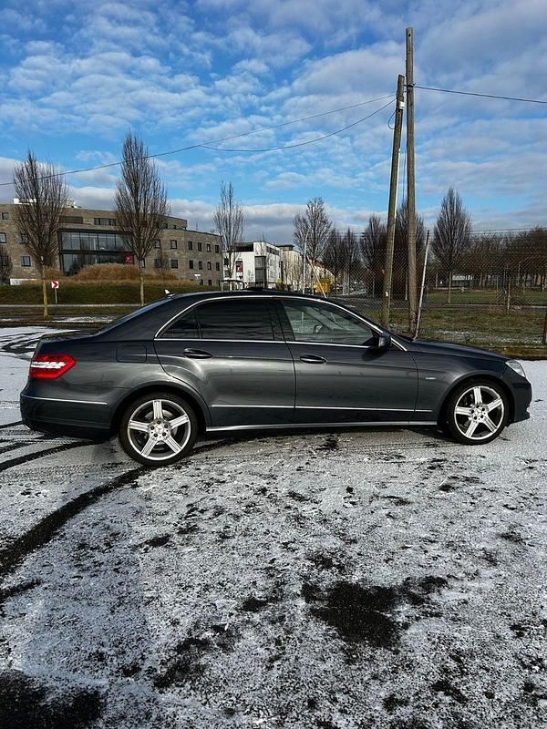 Gebraucht Mercedes E350 265 PS (194 kW) 2011 Grau Limousine