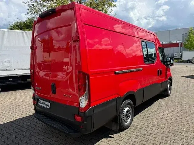 Occasion Iveco Daily 179 ch (131 kW) 2019 Rouge Monospace