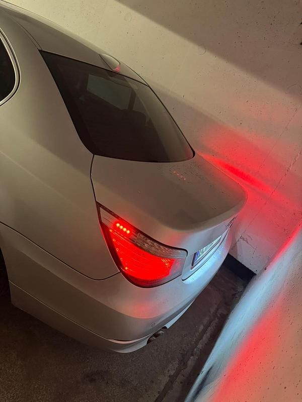 Gebraucht BMW 525 198 PS (145 kW) 2008 Grau Limousine