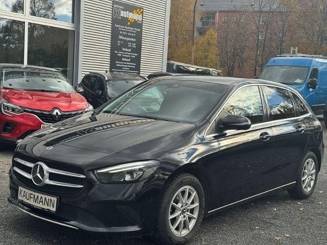 Schwarz Gebraucht 2019 Mercedes B200 Van / Kleinbus | 20.890 € (Guter Preis) - Bild 1/4