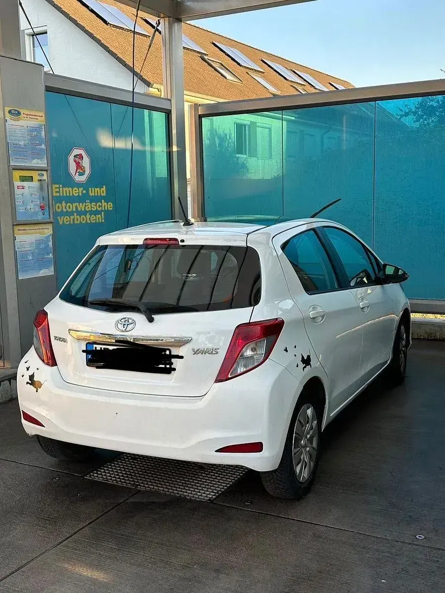 Gebraucht Toyota Yaris Club 101 PS (74 kW) 2011 Weiß Kleinwagen