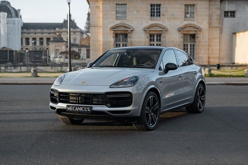 Grau Gebraucht 2021 Porsche Cayenne Turbo S SUV | 129.900 € (Etwas zu teuer) - Bild 1/4