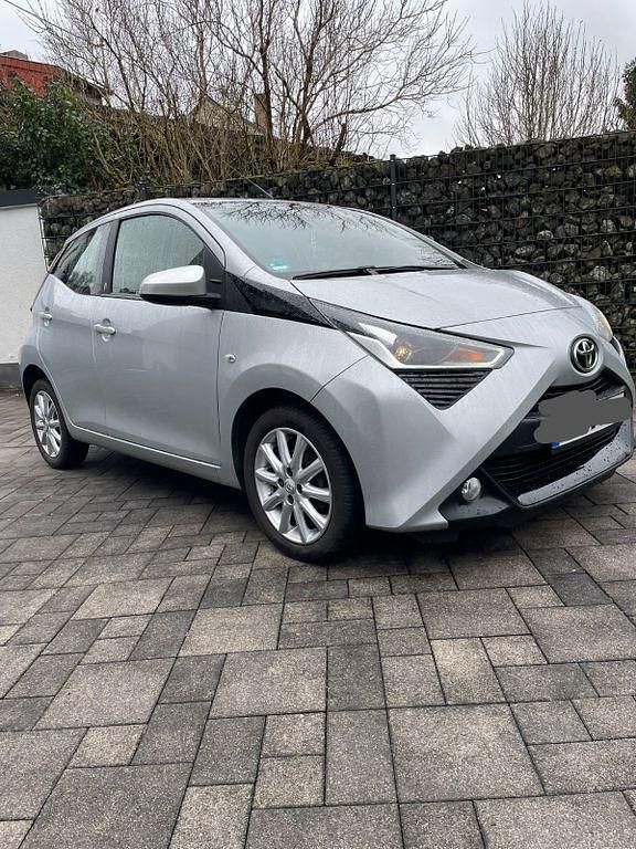 Gebraucht Toyota Aygo Team 72 PS (52 kW) 2020 Silber Kleinwagen