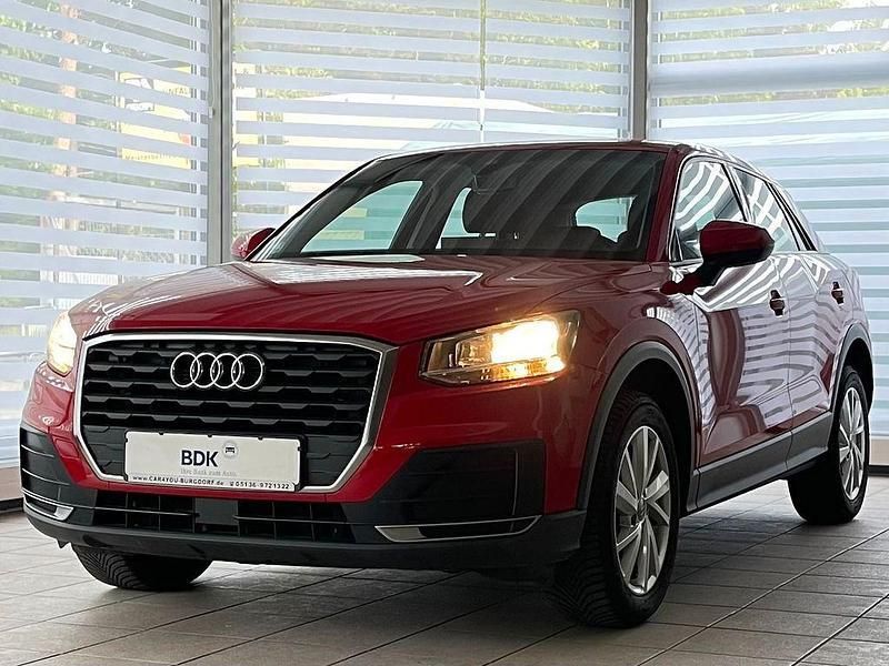 Tangorot metallic Gebraucht 2018 Audi Q2 SUV | 15.999 € (Superpreis) - Bild 1/4