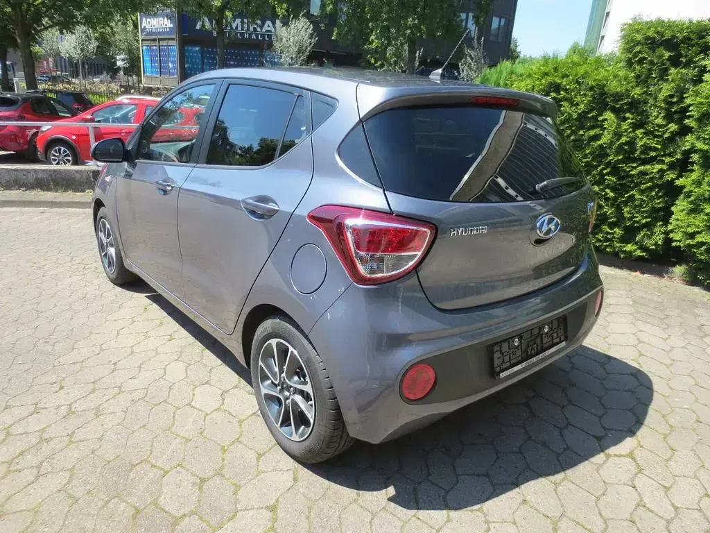 Gebraucht Hyundai i10 Trend 67 PS (49 kW) 2018 Star dust Kleinwagen