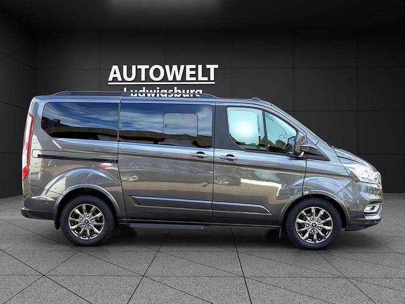 Gebraucht Ford Tourneo Titanium 131 PS (96 kW) 2021 Grau Van / Kleinbus