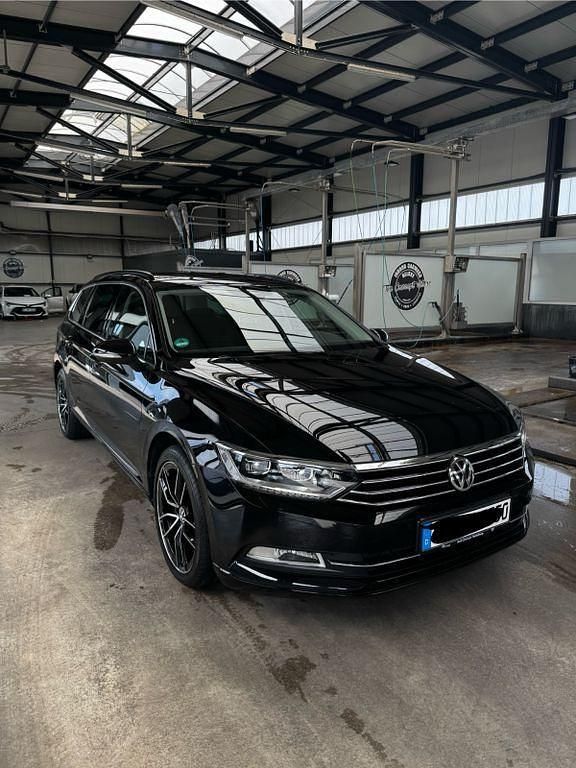 Schwarz Gebraucht 2017 VW Passat Comfortline Kombi | 17.999 € (Fairer Preis) - Bild 1/4