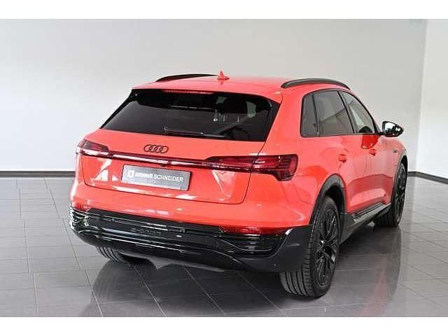 Gebraucht Audi Q8 e-tron S-Line 300 kW (408 PS) 2023 Rot soneirarot metallic (metallic) SUV