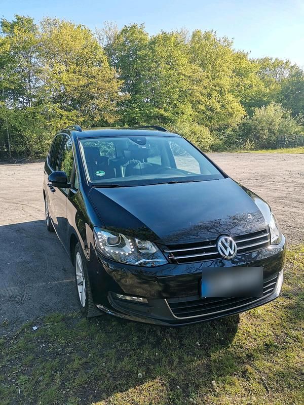 Second-hand VW Sharan 170 CP (125 kW) 2012 Negru Monovolum