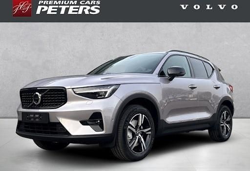 Neu Volvo XC40 Plus 197 PS (144 kW) 2026 Silber SUV