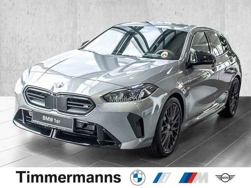 Grau Neu 2025 BMW M135 Performance Kleinwagen | 61.290 € (Etwas zu teuer) - Bild 1/3