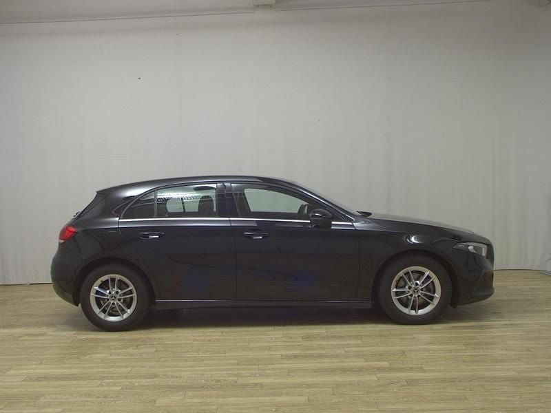 Schwarz Gebraucht 2019 Mercedes A180 Limousine | 16.980 € (Superpreis) - Bild 1/4