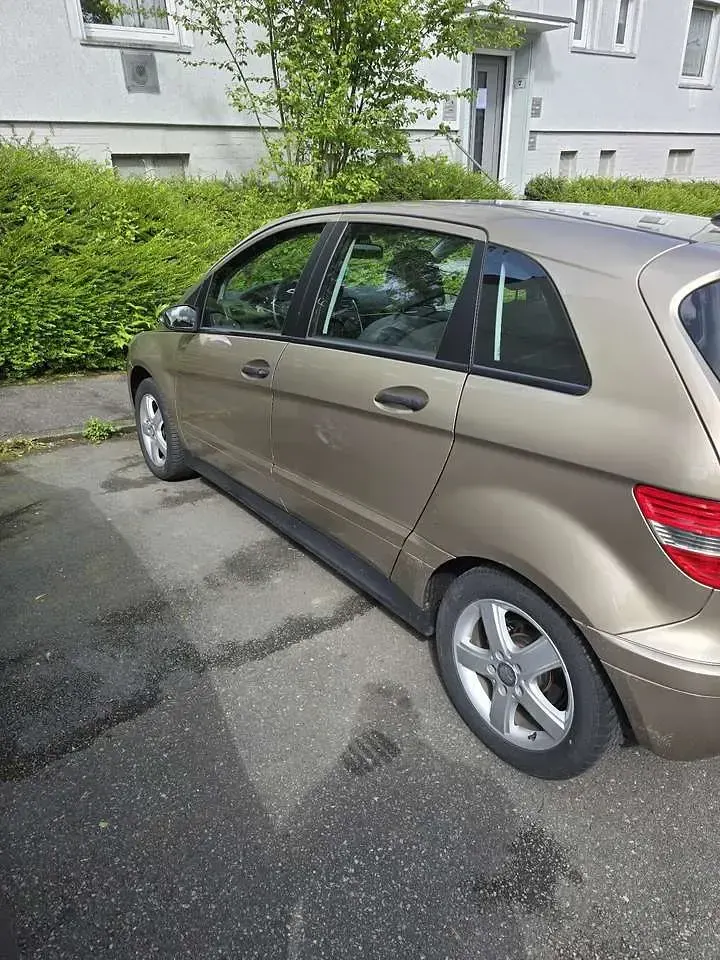 Gebraucht Mercedes B150 95 PS (69 kW) 2007 Beige Van / Kleinbus