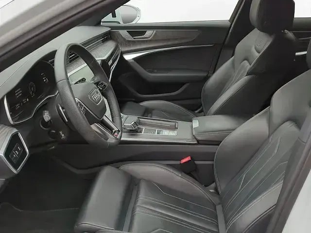 Gebraucht Audi A6 S-Line 367 PS (269 kW) 2024 Gletscherweiß metallic Kombi