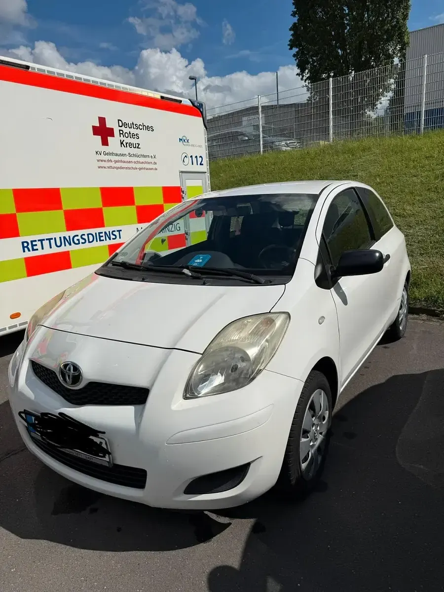 Gebraucht Toyota Yaris 80 PS (58 kW) 2009 Weiß Kleinwagen