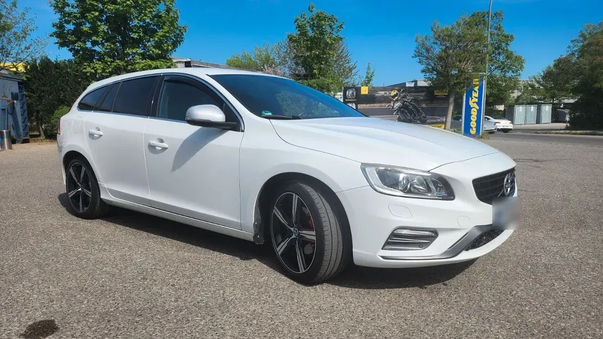 Gebraucht Volvo V60 R-Design 150 PS (110 kW) 2016 Weiß Kombi