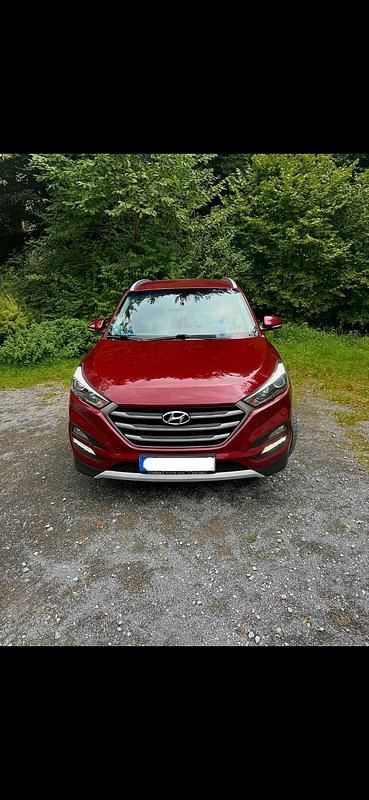 Rot Gebraucht 2016 Hyundai Tucson SUV | 14.000 € (Etwas zu teuer) - Bild 1/4