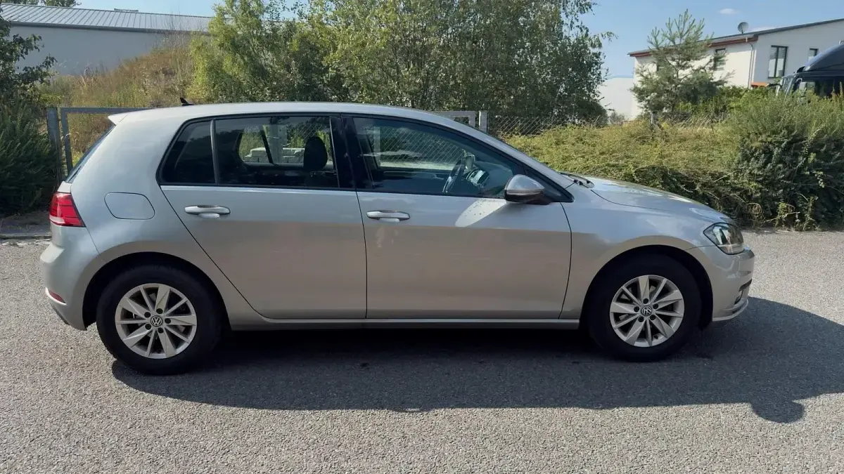 Gebraucht VW Golf VII Trendline 110 PS (80 kW) 2018 Kleinwagen