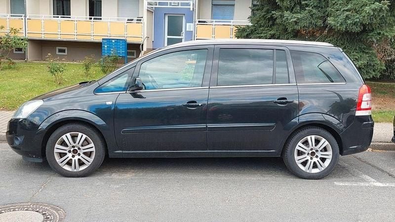 Schwarz Gebraucht 2012 Opel Zafira Family Van / Kleinbus | 4.200 € (Superpreis) - Bild 1/4