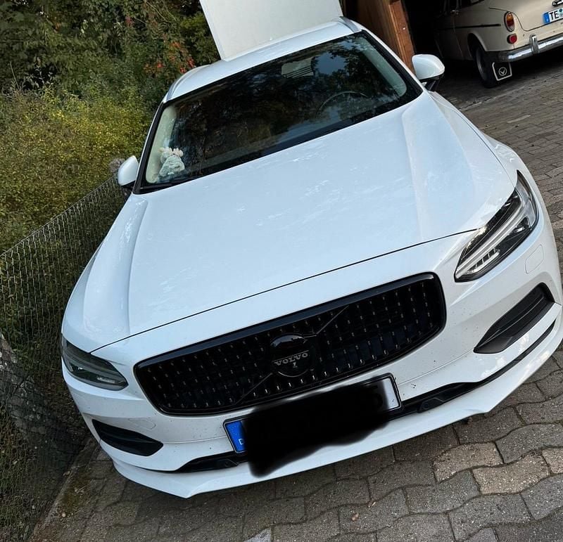 Gebraucht Volvo V90 Momentum 190 PS (139 kW) 2020 Weiß Kombi