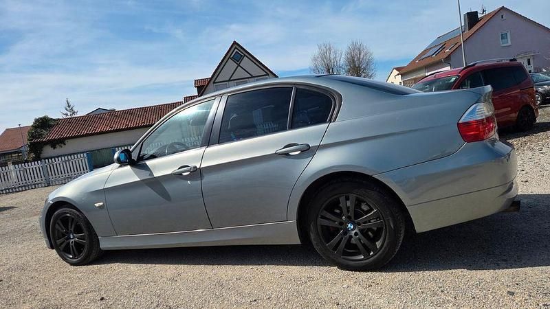 Gebraucht BMW 320 163 PS (119 kW) 2006 Grau Limousine