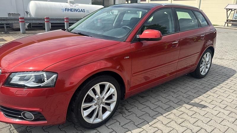 Rot Gebraucht 2011 Audi A3 Sportback Ambition Kleinwagen | 6.990 € (Guter Preis) - Bild 1/4